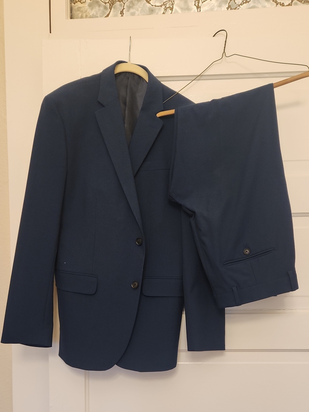 J. Ferrar Men's Slim Navy 2-Piece Suit – 42R Jacket / 32x32 Pants